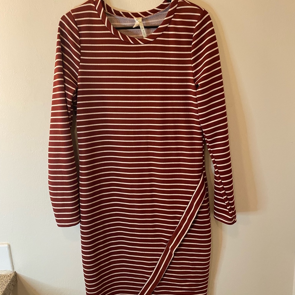 Long sleeve Burgundy dress